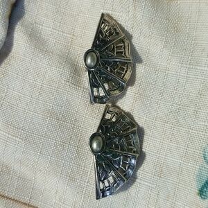 Fan earrings